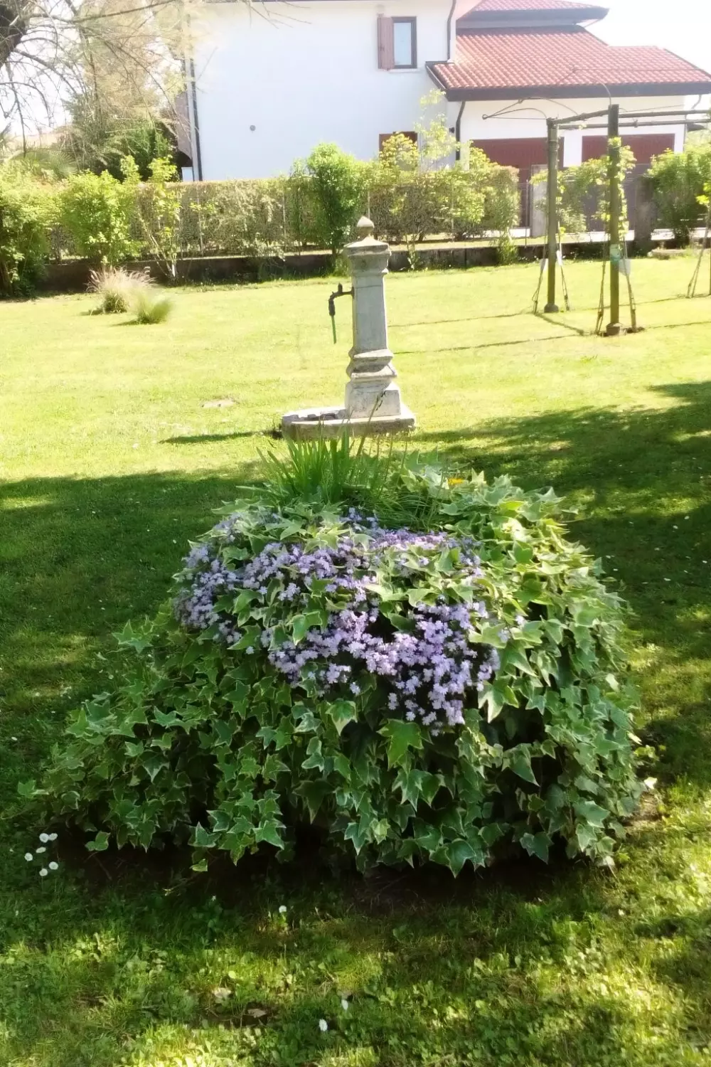 Résidence auf einem ummauerten Grundstück