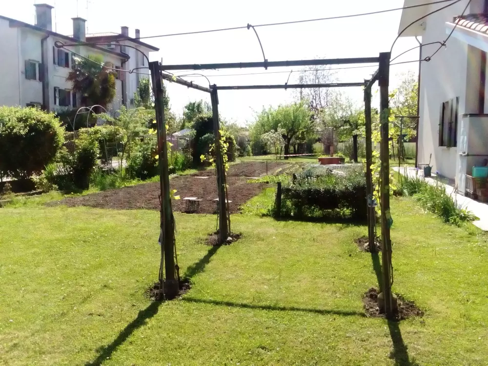 Résidence auf einem ummauerten Grundstück