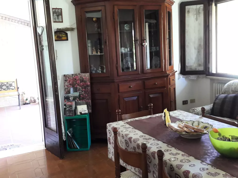 Résidence auf einem ummauerten Grundstück