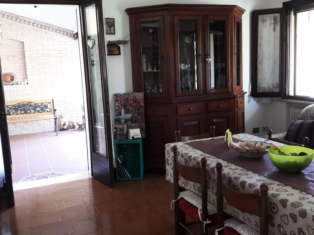 Résidence auf einem ummauerten Grundstück