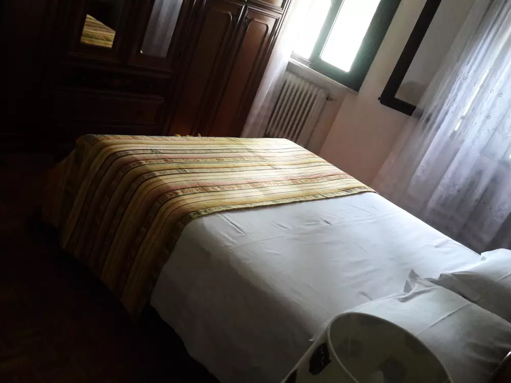 Résidence auf einem ummauerten Grundstück