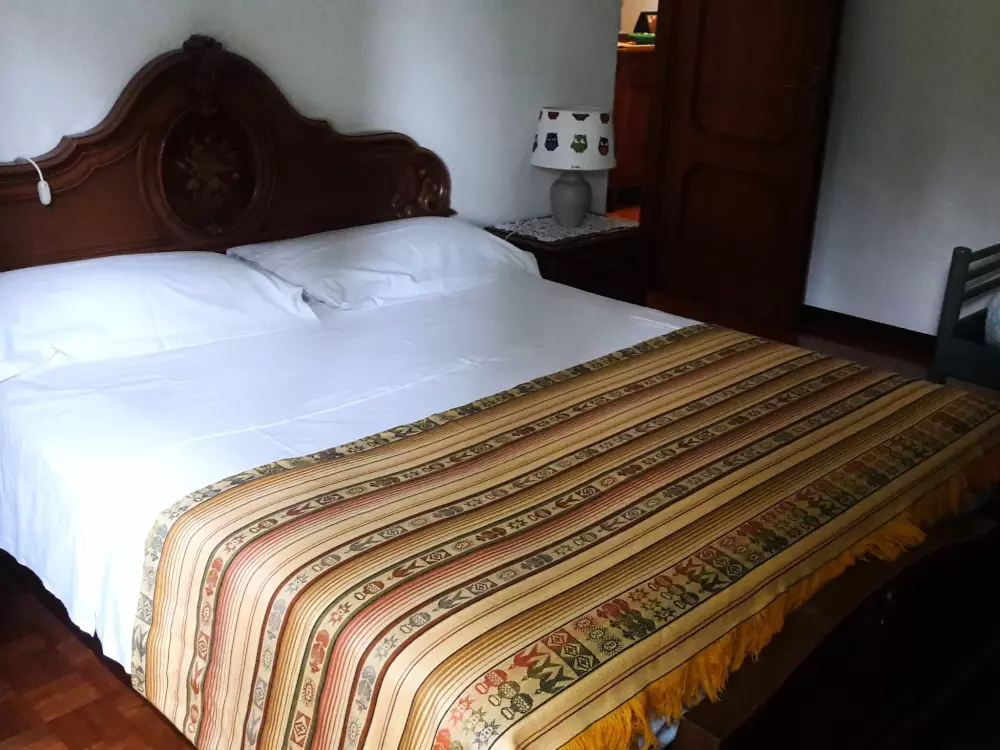 Résidence auf einem ummauerten Grundstück