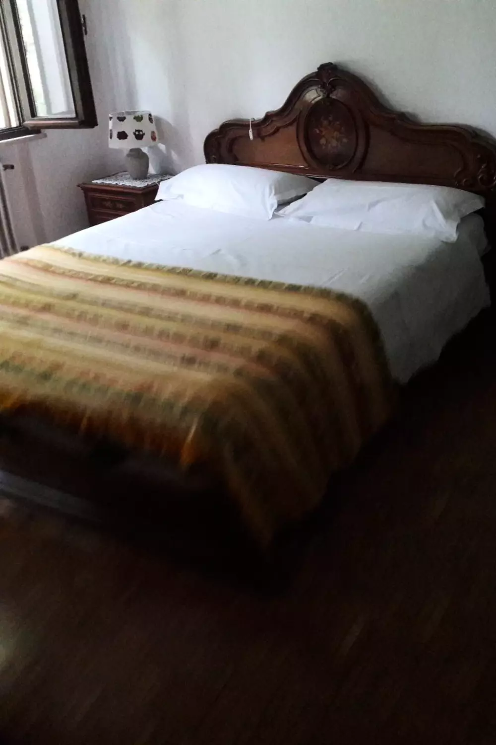 Résidence auf einem ummauerten Grundstück