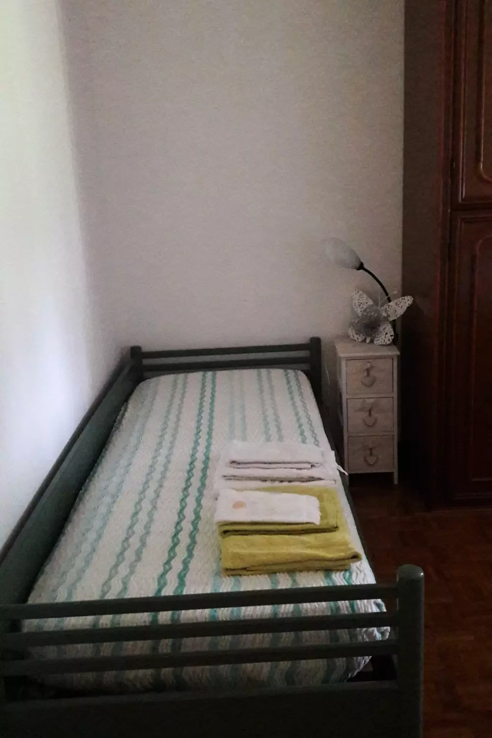 Résidence auf einem ummauerten Grundstück