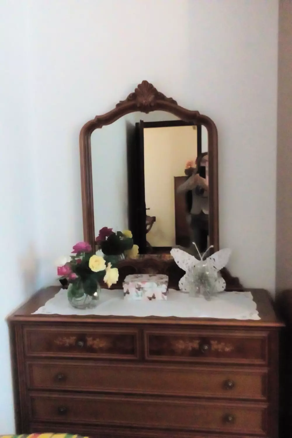 Résidence auf einem ummauerten Grundstück