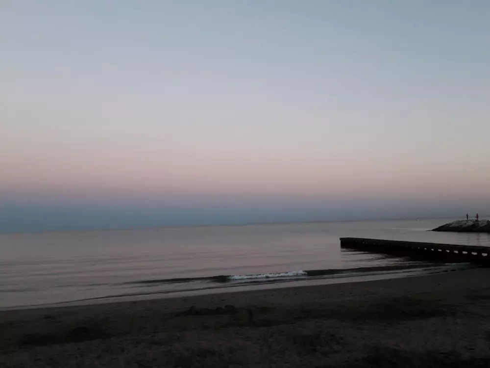 Résidence auf einem ummauerten Grundstück