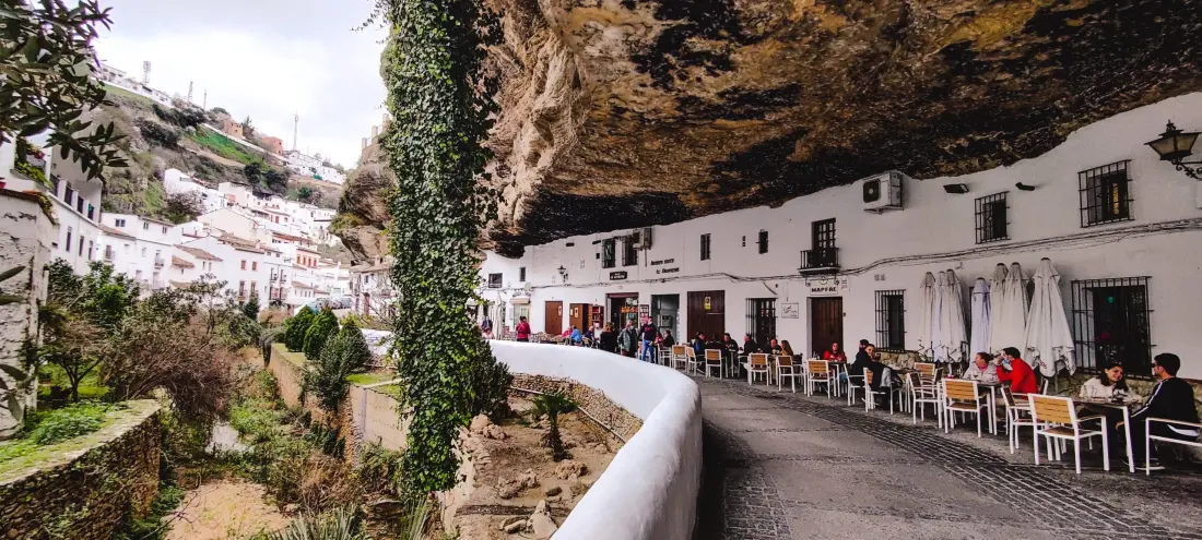 Maison à Setenil de las bodegas