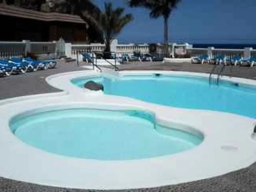 Résidence Appartement mit Balkon in einem Komplex mit Gemeinschaftspool am Meer