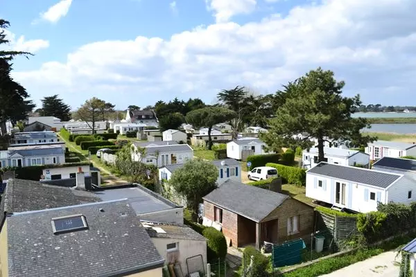 Amour Océan épisode 150 Camping Le Bois d'Amour, Ile Tudy, Bretagne, France avec Voyages