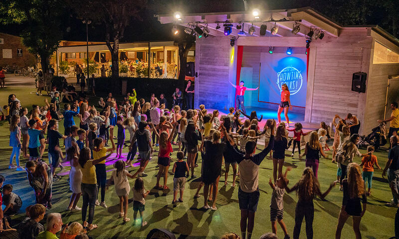 Camping Marina Family Village - Punta Marina Terme - 10