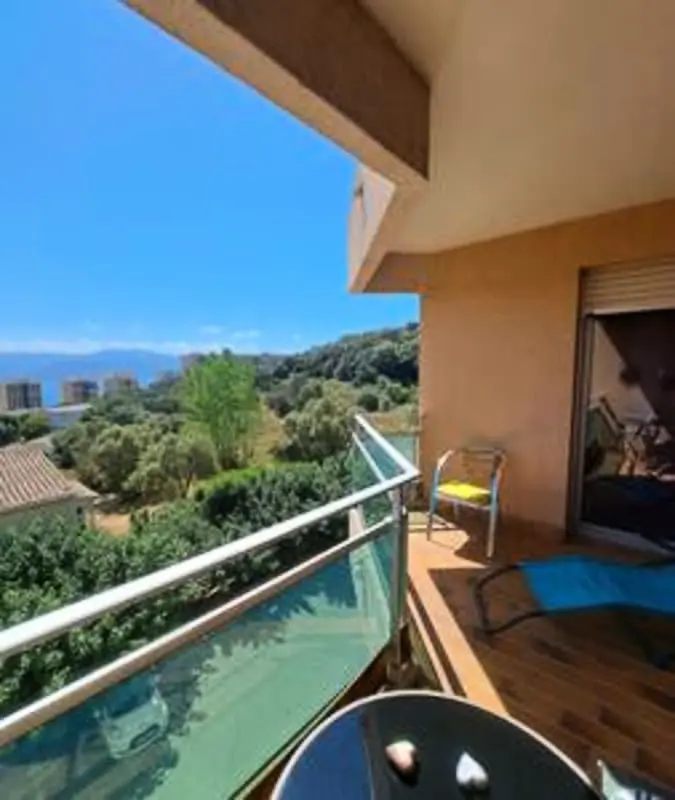 Appartement Avec Terrasse Et Parking à Ajaccio