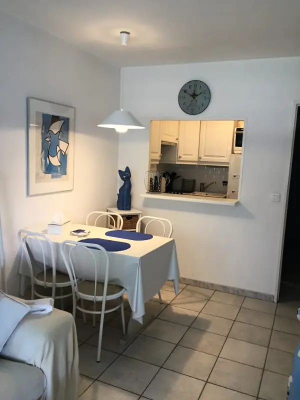 Joli 36 M² Avec Balcon Et Piscine Proche Plages