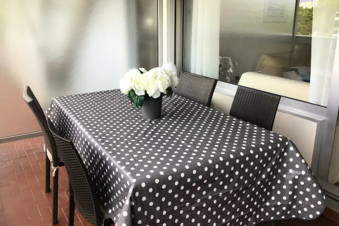 Joli 36 M² Avec Balcon Et Piscine Proche Plages