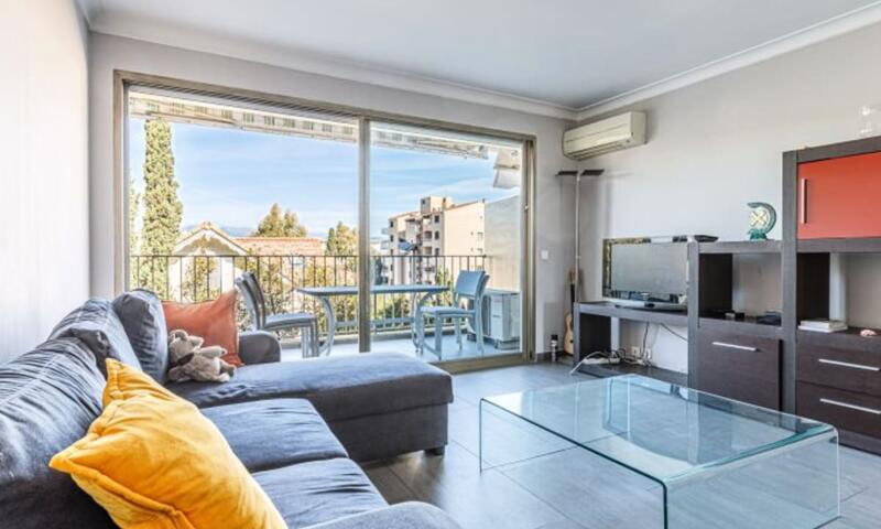 Résidence Tamanaco Beach : Appartement 1 Chambre Avec Balcon, Vue Mer Et Piscine - - Antibes - 1