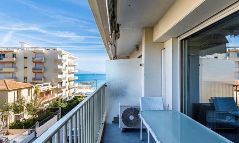 Résidence Tamanaco Beach : Appartement 1 Chambre Avec Balcon, Vue Mer Et Piscine - - Antibes - 2