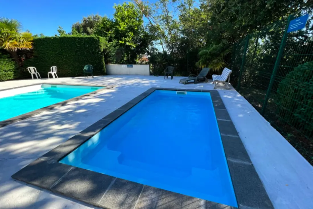 Appartement Avec Piscine Quartier De L Aiguillon