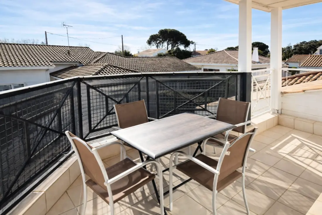 Appartement De Charme Avec Terrasse à Arès