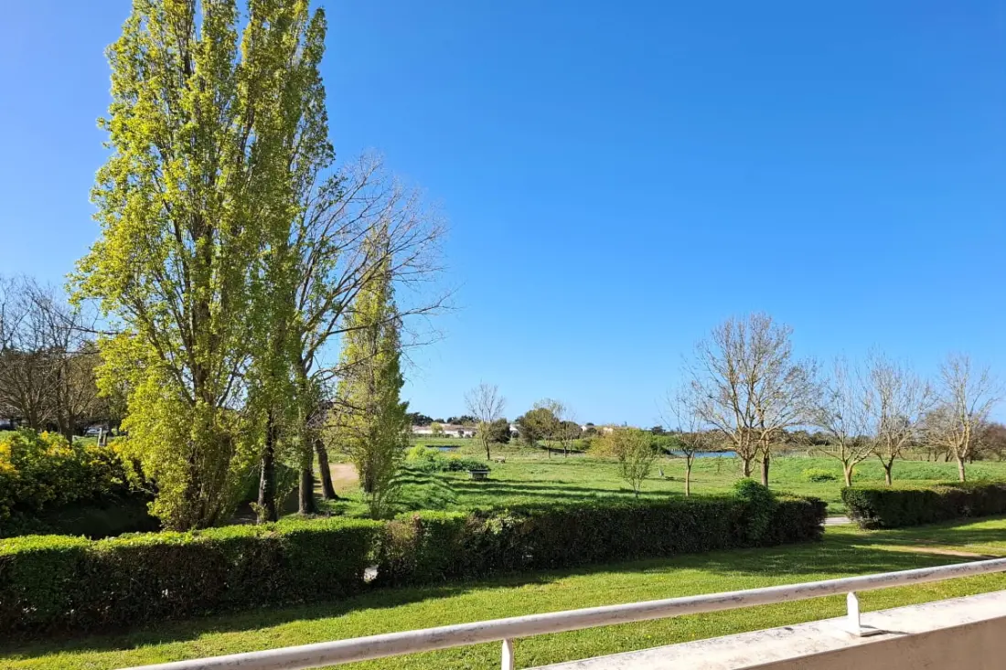T2 Terrasse – Vue Lac – Plage à Pied – Parking