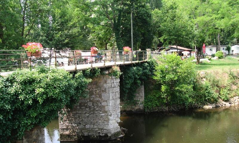 Camping d'Auberoche *** - Bassillac et Auberoche - 17