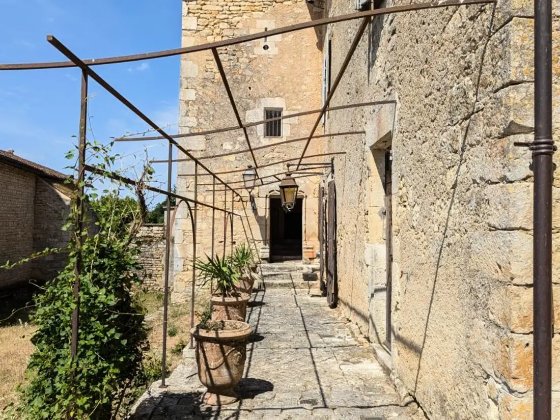 Maison de Vacances Beaulieu-sur-Sonnette 2