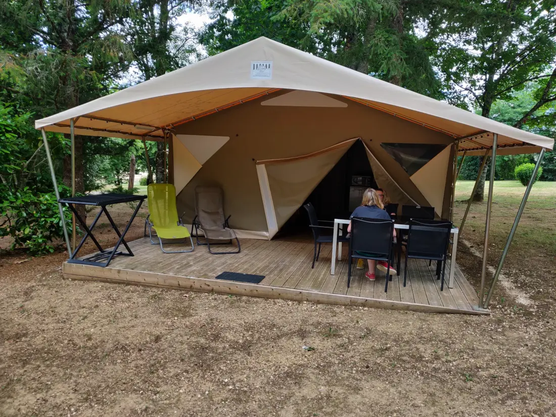 Flower Camping Les Nauves 3 étoiles★★★