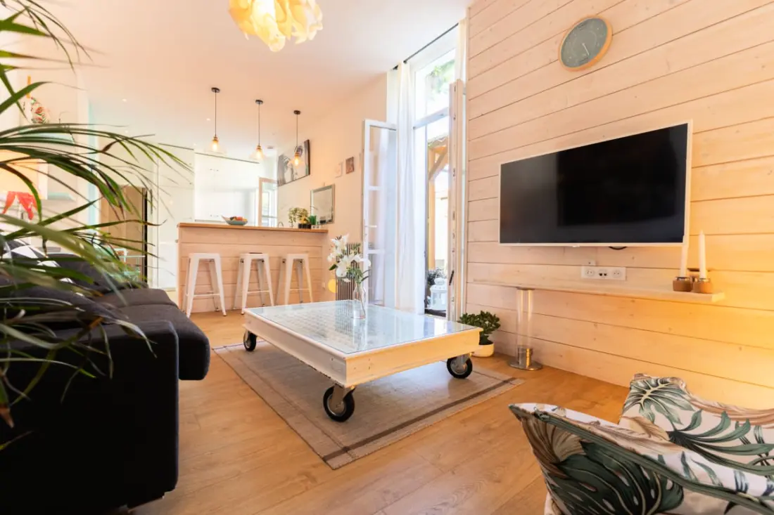 Très Beau Et Grand T2, Jardin Et Terrasse