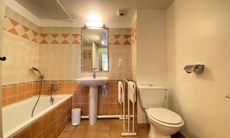 04b5 : Beau Studio Dans Un Mas Provençal - Piscine - - Brunet - 12