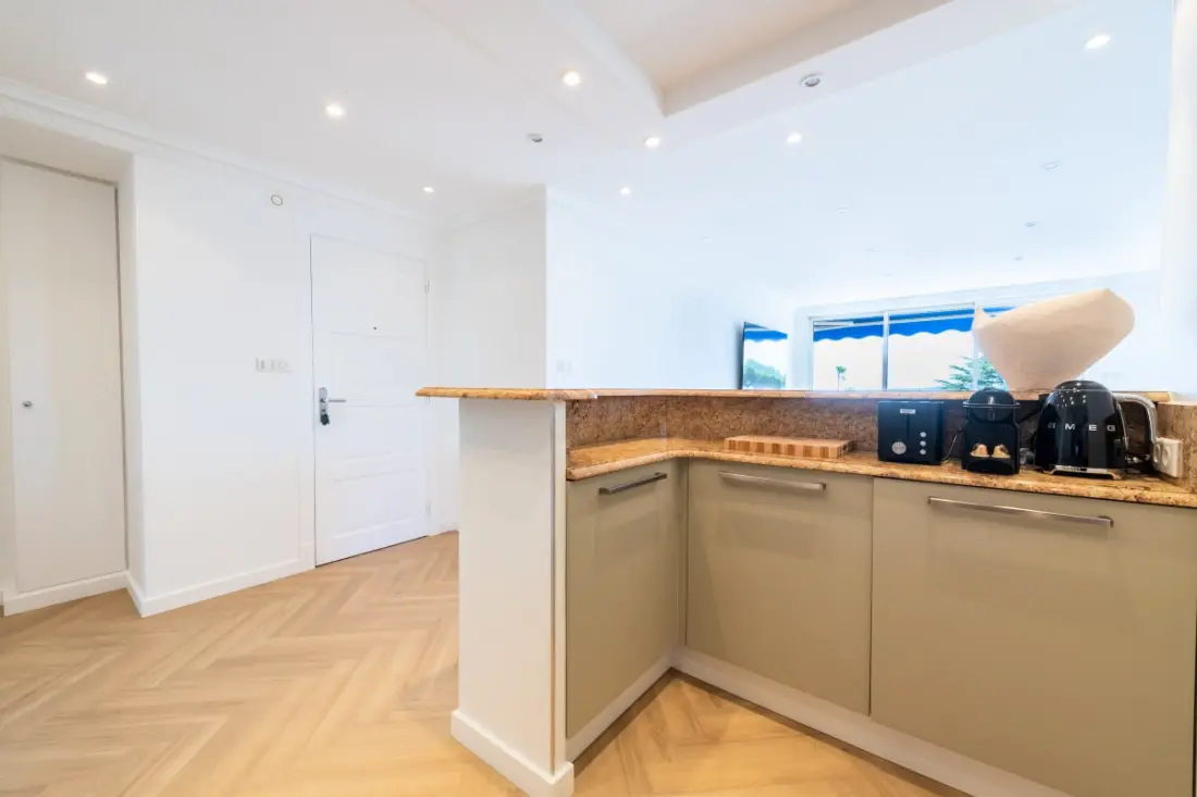 Résidence 3p Traversant Vue Mer – Cannes Est