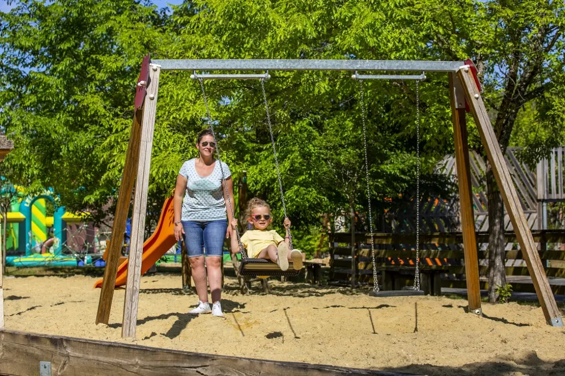 Camping Romanée Le Lou Castel4 étoiles★★★★
