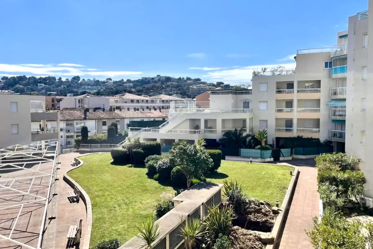 Appartement Avec Terrasse À Cavalaire-sur-mer - - Cavalaire-sur-mer - 1