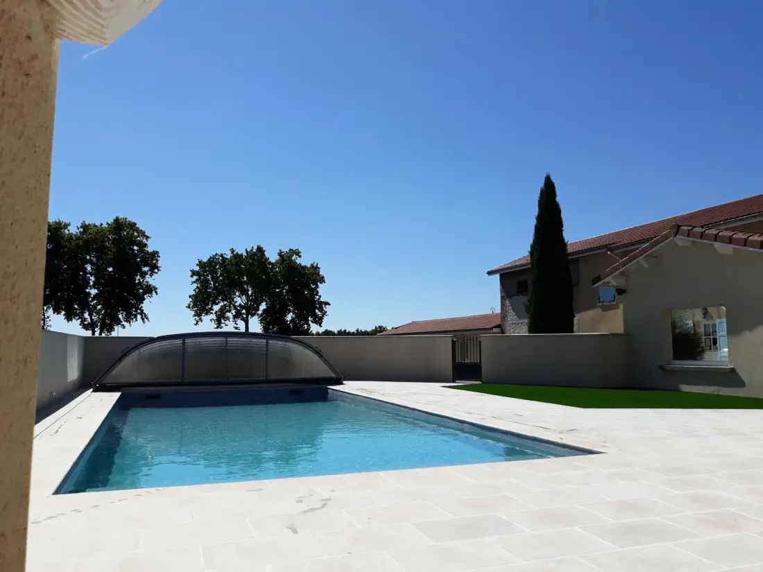 Maison de Vacances CHALAIN-LE-COMTAL 2