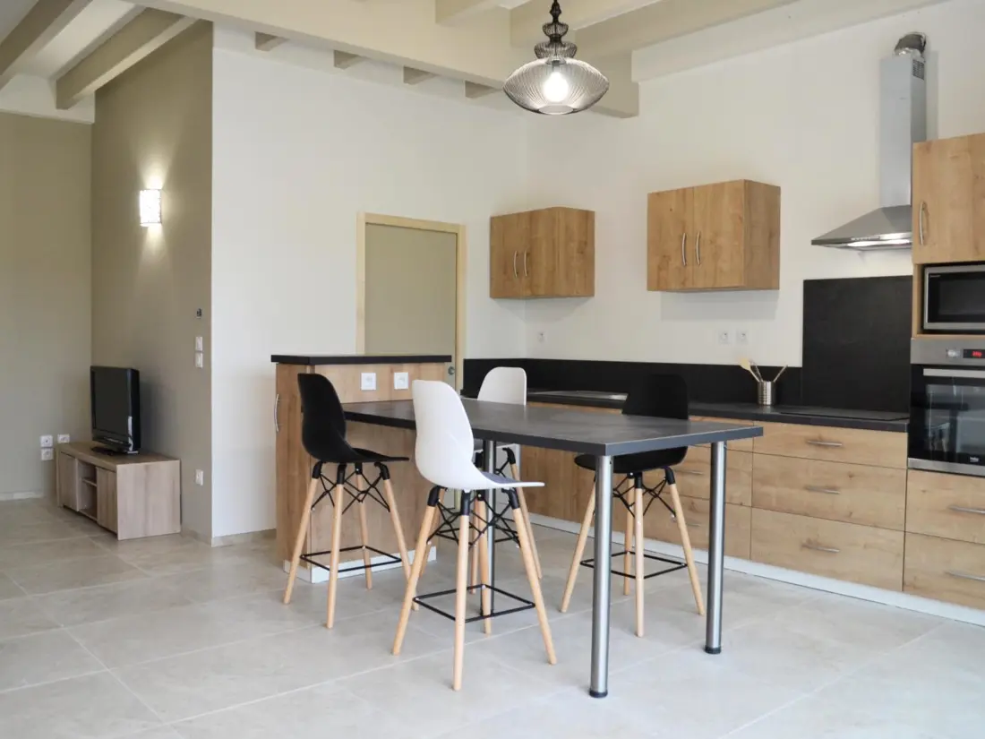 Maison de Vacances CHALAIN-LE-COMTAL 2