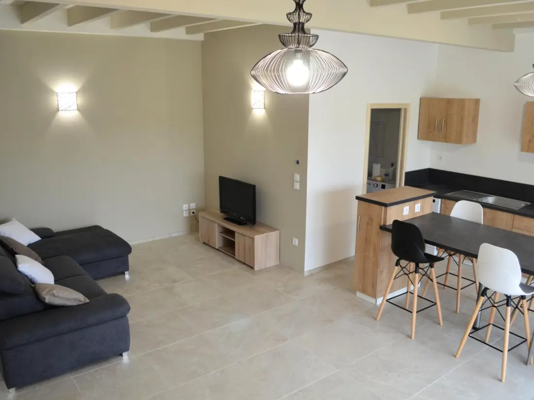 Maison de Vacances CHALAIN-LE-COMTAL 3