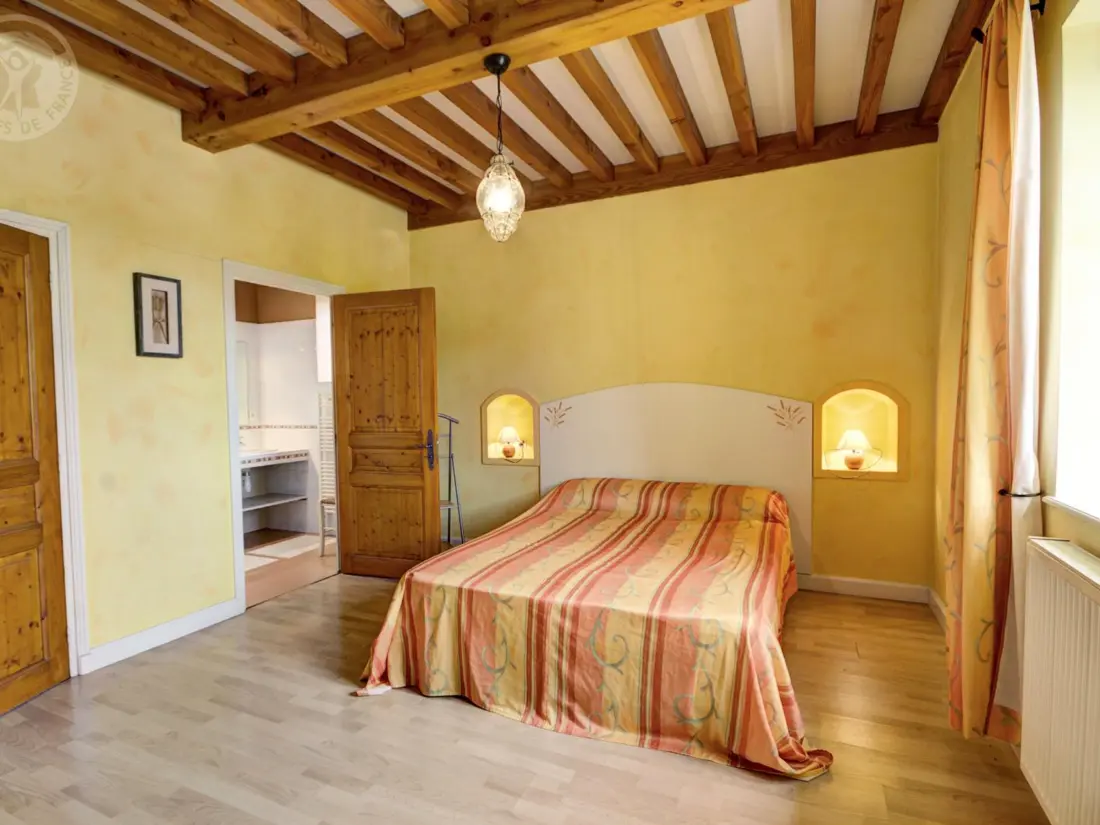 Maison de Vacances CHALAIN-LE-COMTAL 3