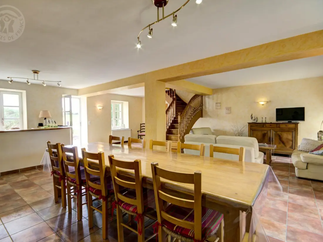 Maison de Vacances CHALAIN-LE-COMTAL 3