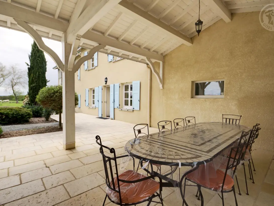 Maison de Vacances CHALAIN-LE-COMTAL 3