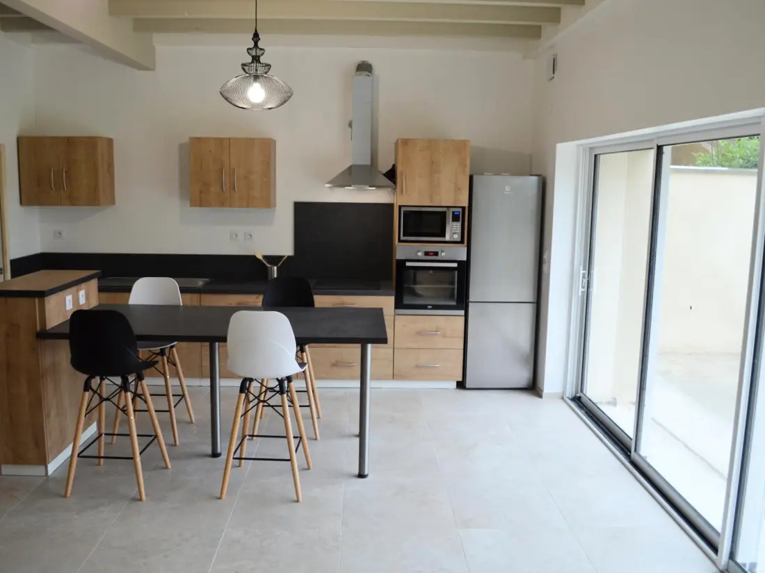 Maison de Vacances CHALAIN-LE-COMTAL 3