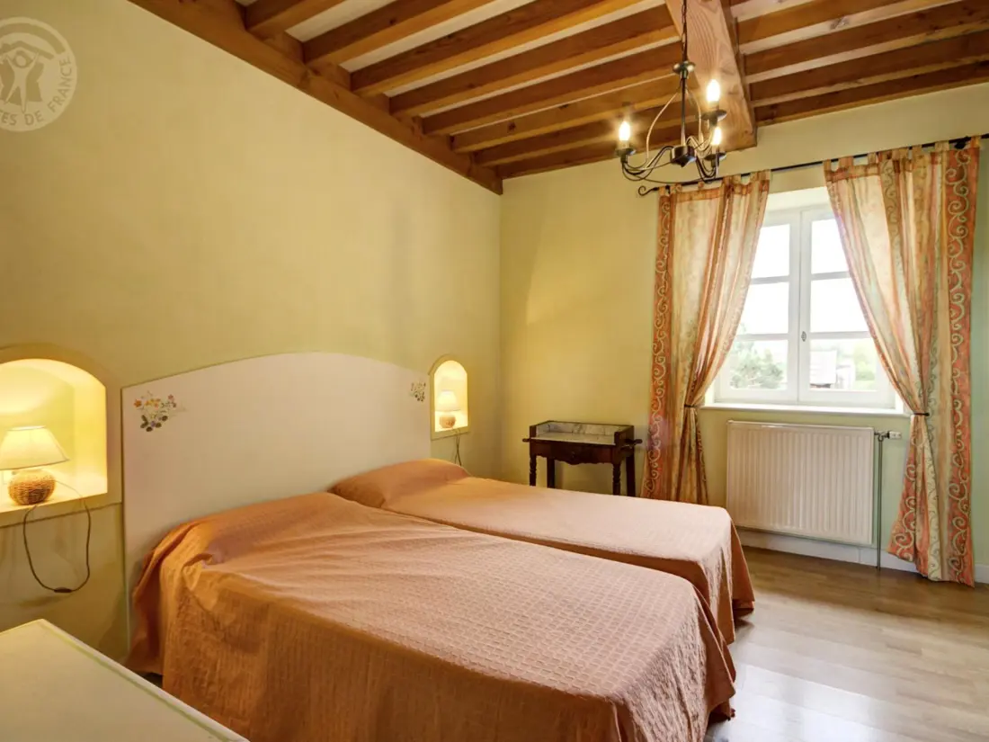 Maison de Vacances CHALAIN-LE-COMTAL 3