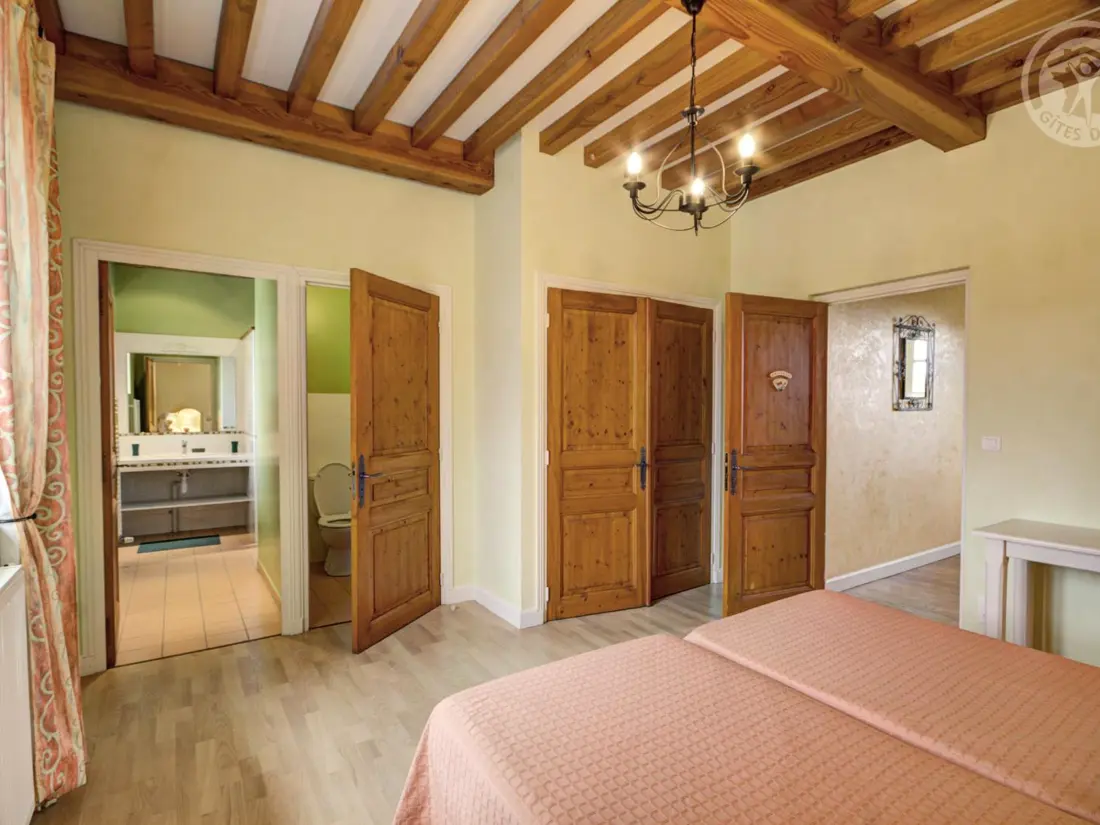 Maison de Vacances CHALAIN-LE-COMTAL 3