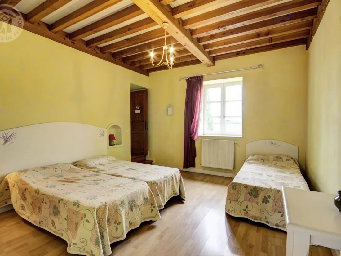 Maison de Vacances CHALAIN-LE-COMTAL 3