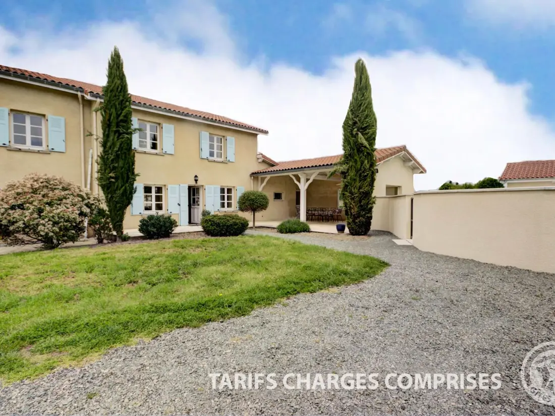 Maison de Vacances CHALAIN-LE-COMTAL 3