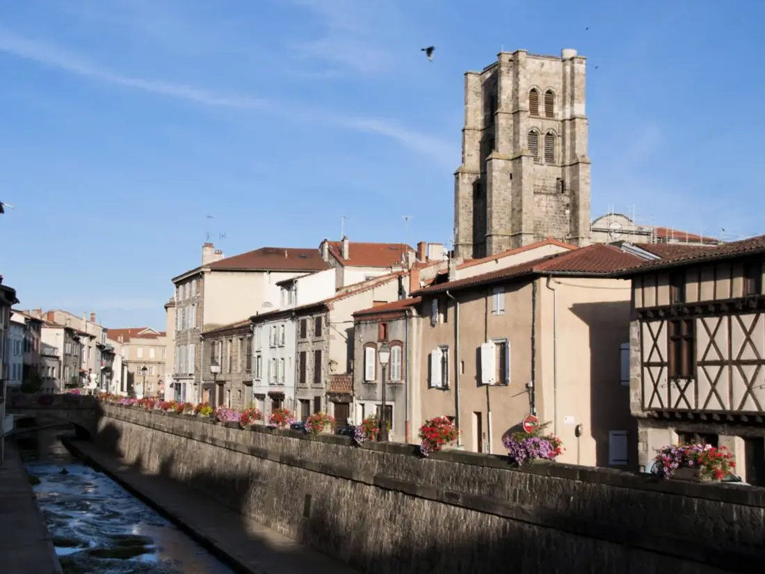Maison de Vacances CHALAIN-LE-COMTAL
