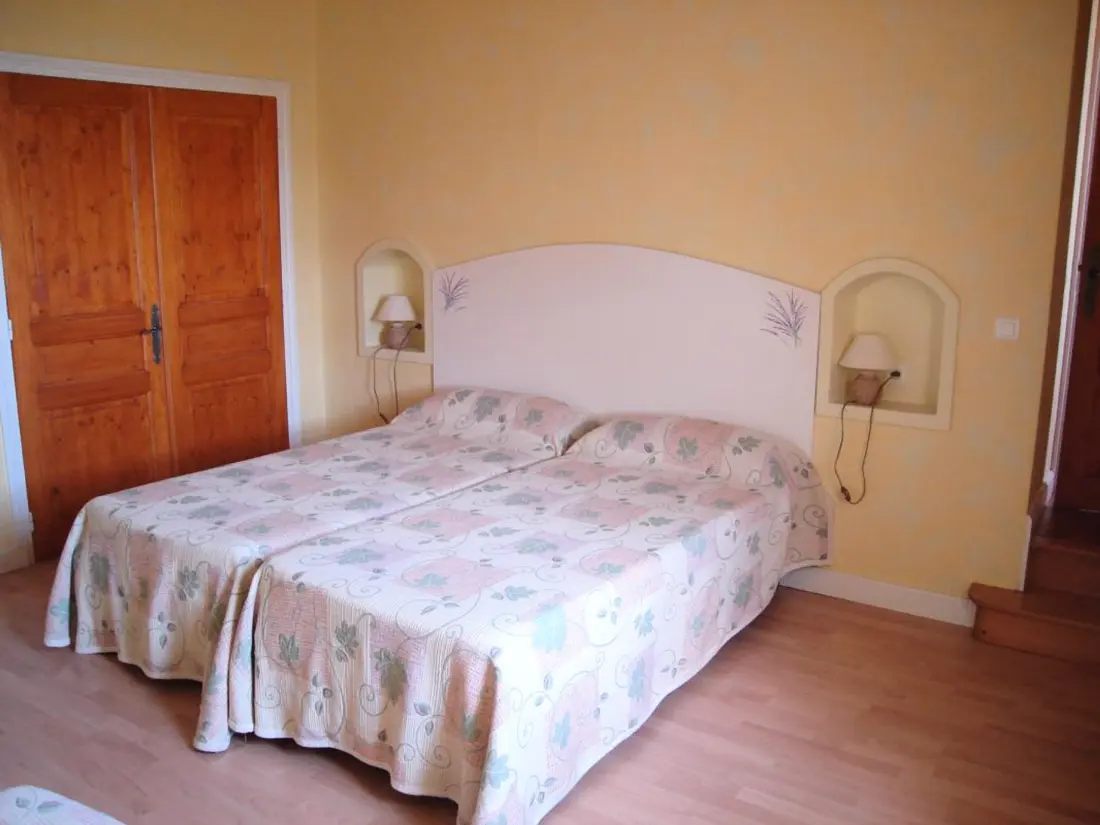 Maison de Vacances CHALAIN-LE-COMTAL