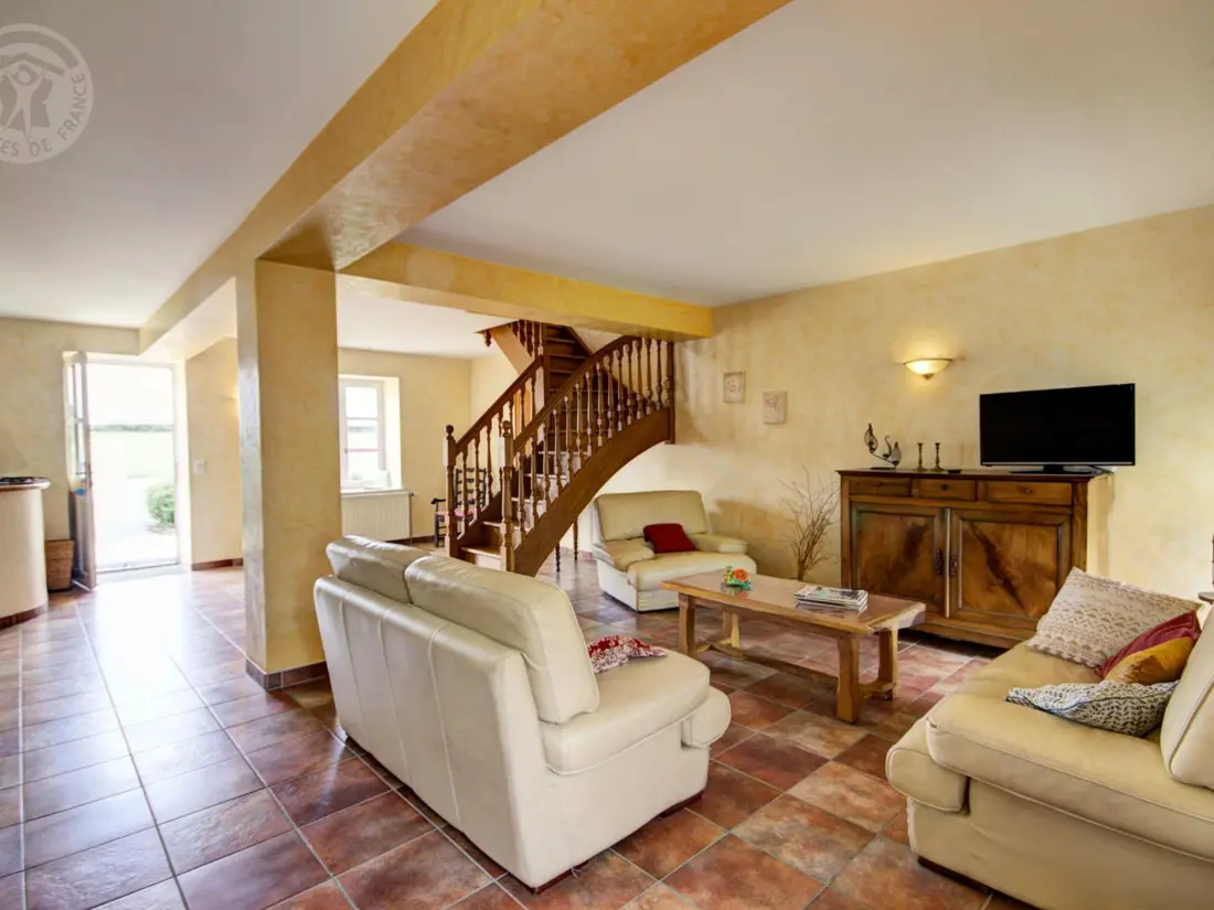 Maison de Vacances CHALAIN-LE-COMTAL