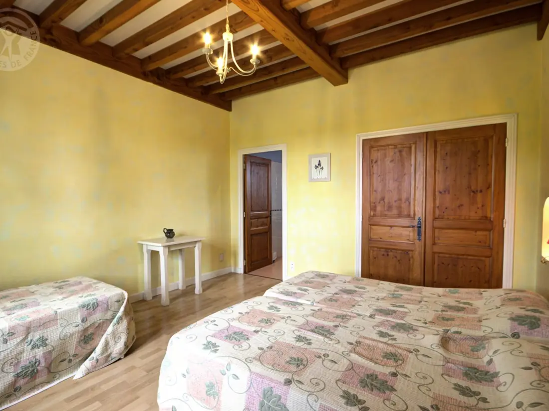 Maison de Vacances CHALAIN-LE-COMTAL