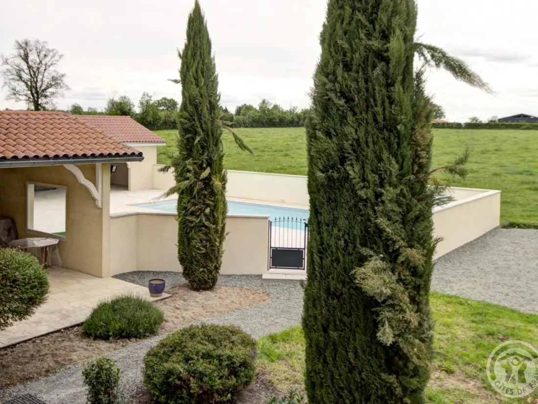 Maison de Vacances CHALAIN-LE-COMTAL