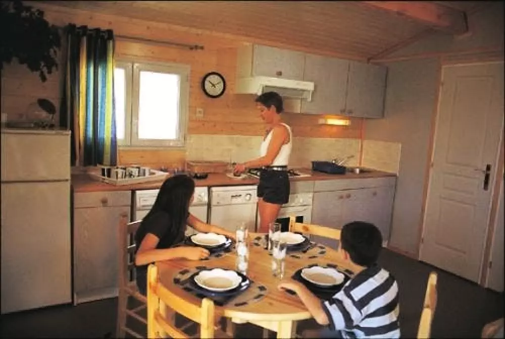 Camping Les Sous Bois du Lac 3 étoiles★★★