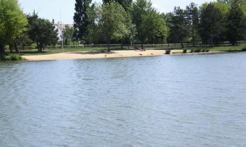 Camping Le Rochat-Belle-Isle *** - Châteauroux - 12