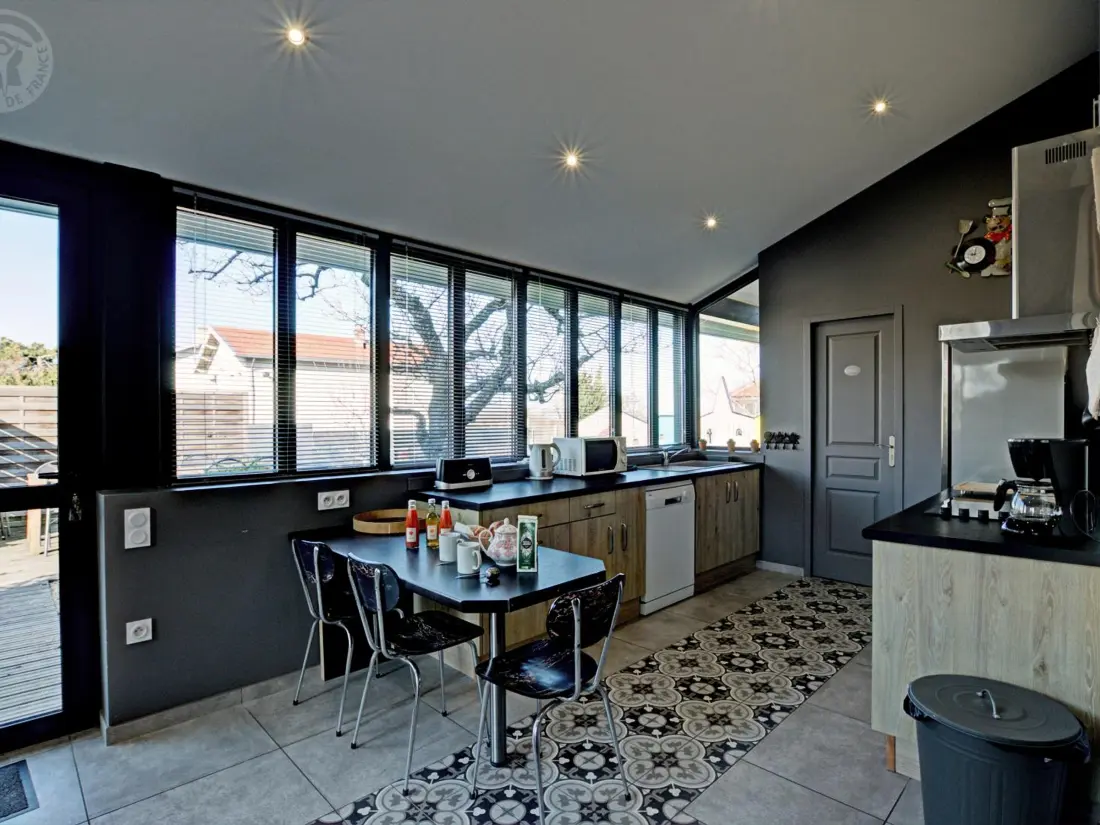 Maison de Vacances CHAZELLES-SUR-LYON 2