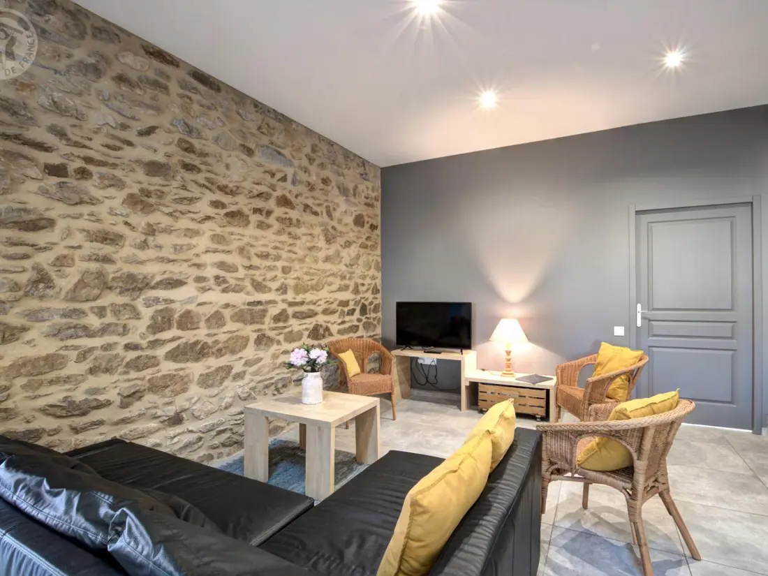 Maison de Vacances CHAZELLES-SUR-LYON 2